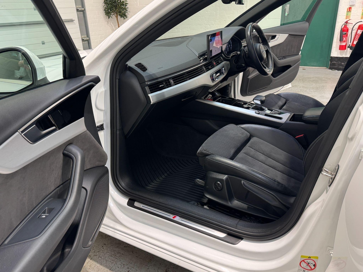 Used Audi A4 Avant for sale - 77267236: Photo 70