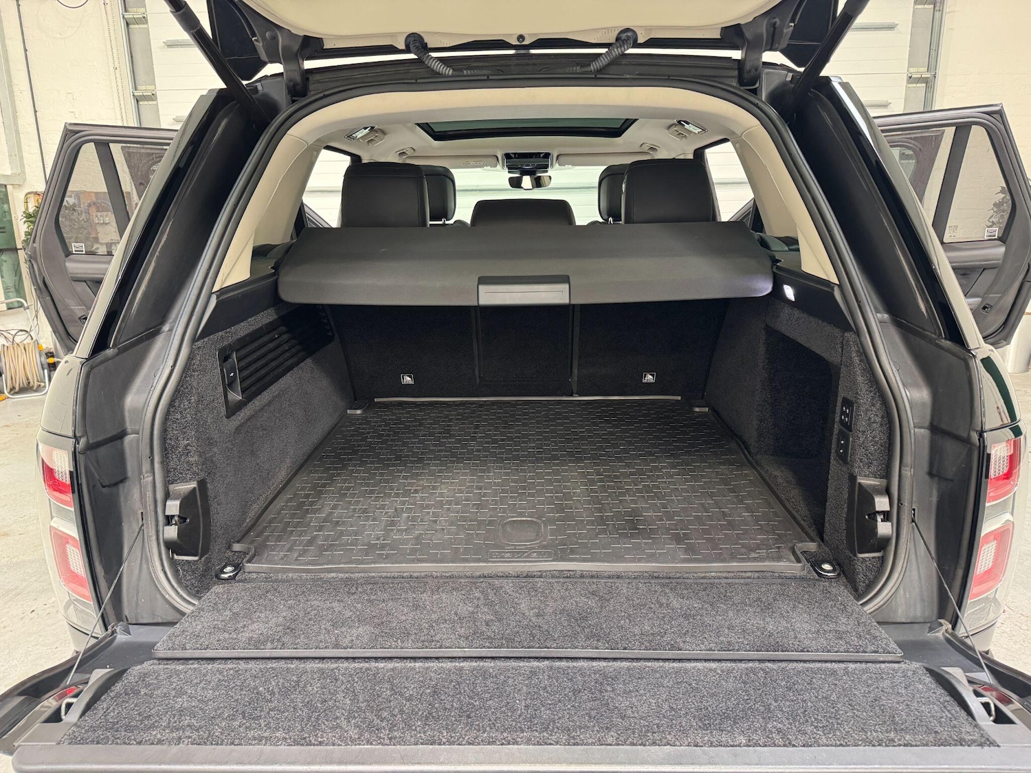 Used Land Rover Range Rover 2020 for sale - 76371500: Photo 49