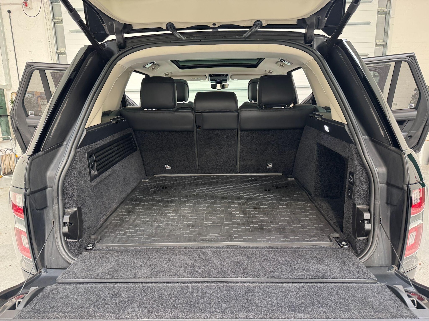 Used Land Rover Range Rover 2020 for sale - 76371500: Photo 50