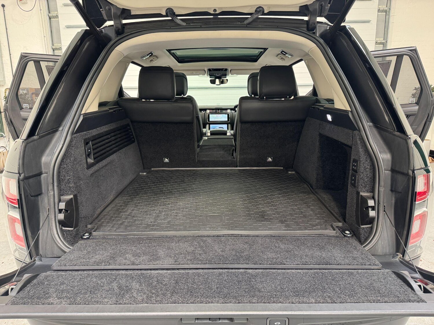 Used Land Rover Range Rover 2020 for sale - 76371500: Photo 51