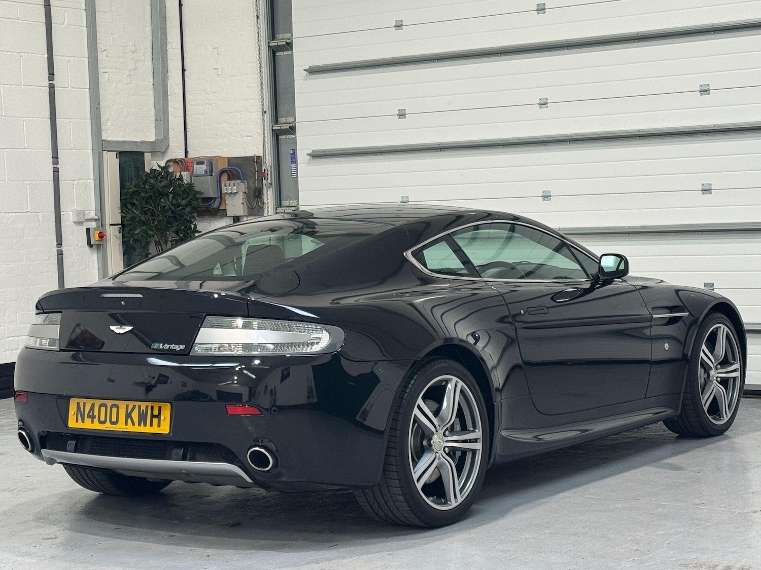 Used Aston Martin Vantage 2009 for sale - 77798992: Photo 11