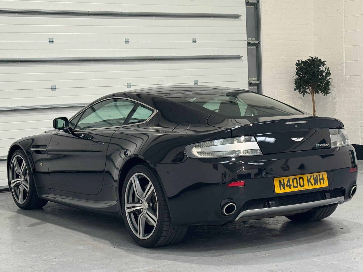 Used Aston Martin Vantage 2009 for sale - 77798992: Photo 15