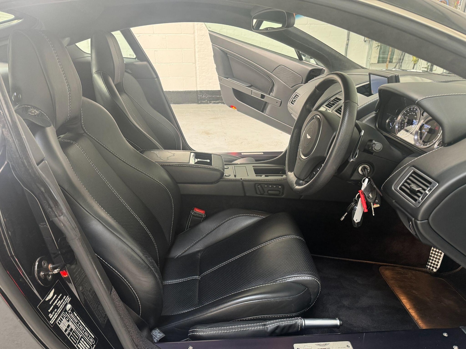 Used Aston Martin Vantage 2009 for sale - 77798992: Photo 18