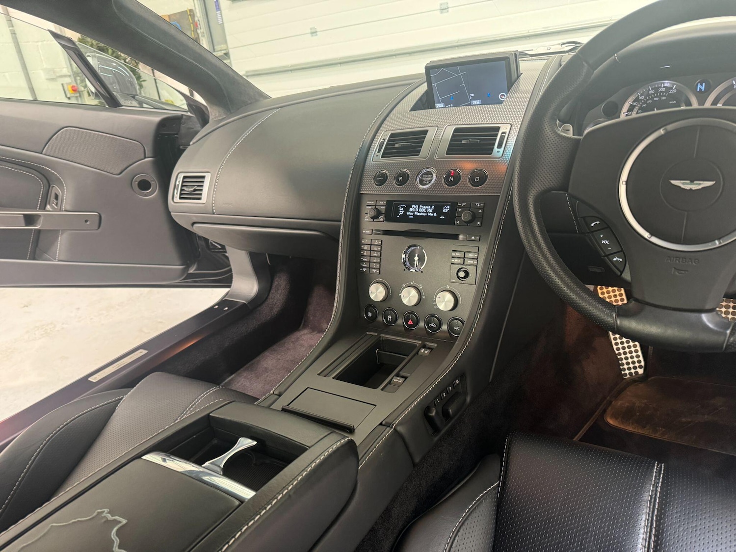 Used Aston Martin Vantage 2009 for sale - 77798992: Photo 27