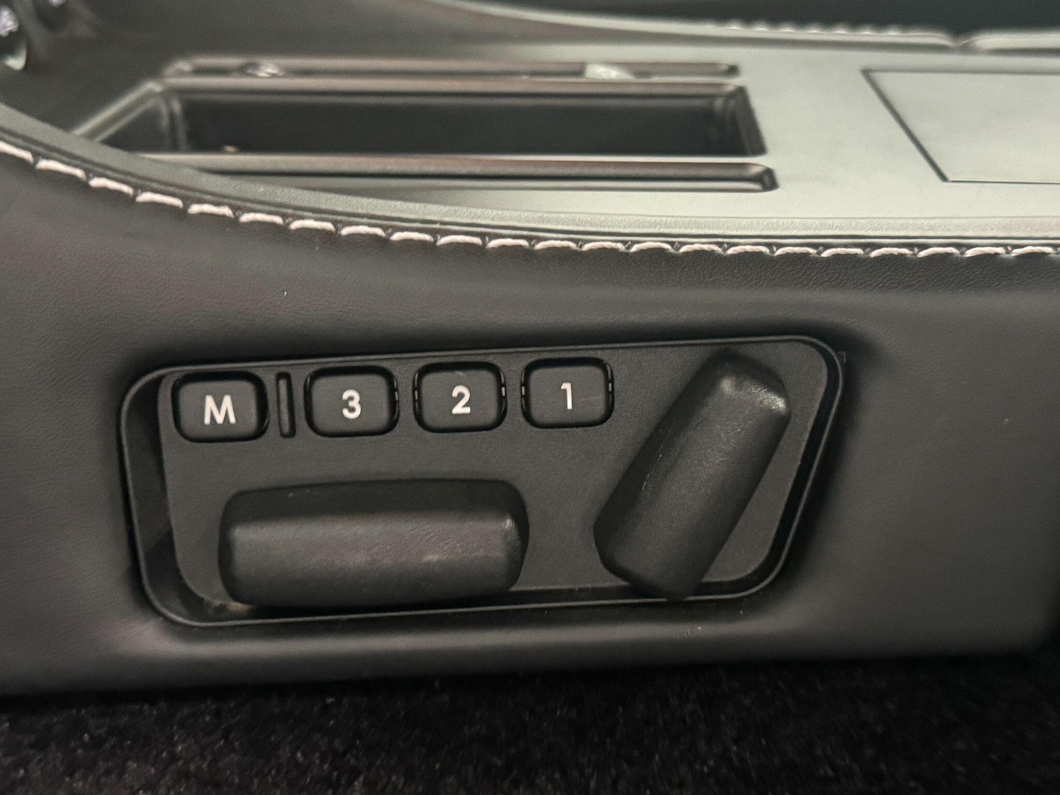 Used Aston Martin Vantage 2009 for sale - 77798992: Photo 34