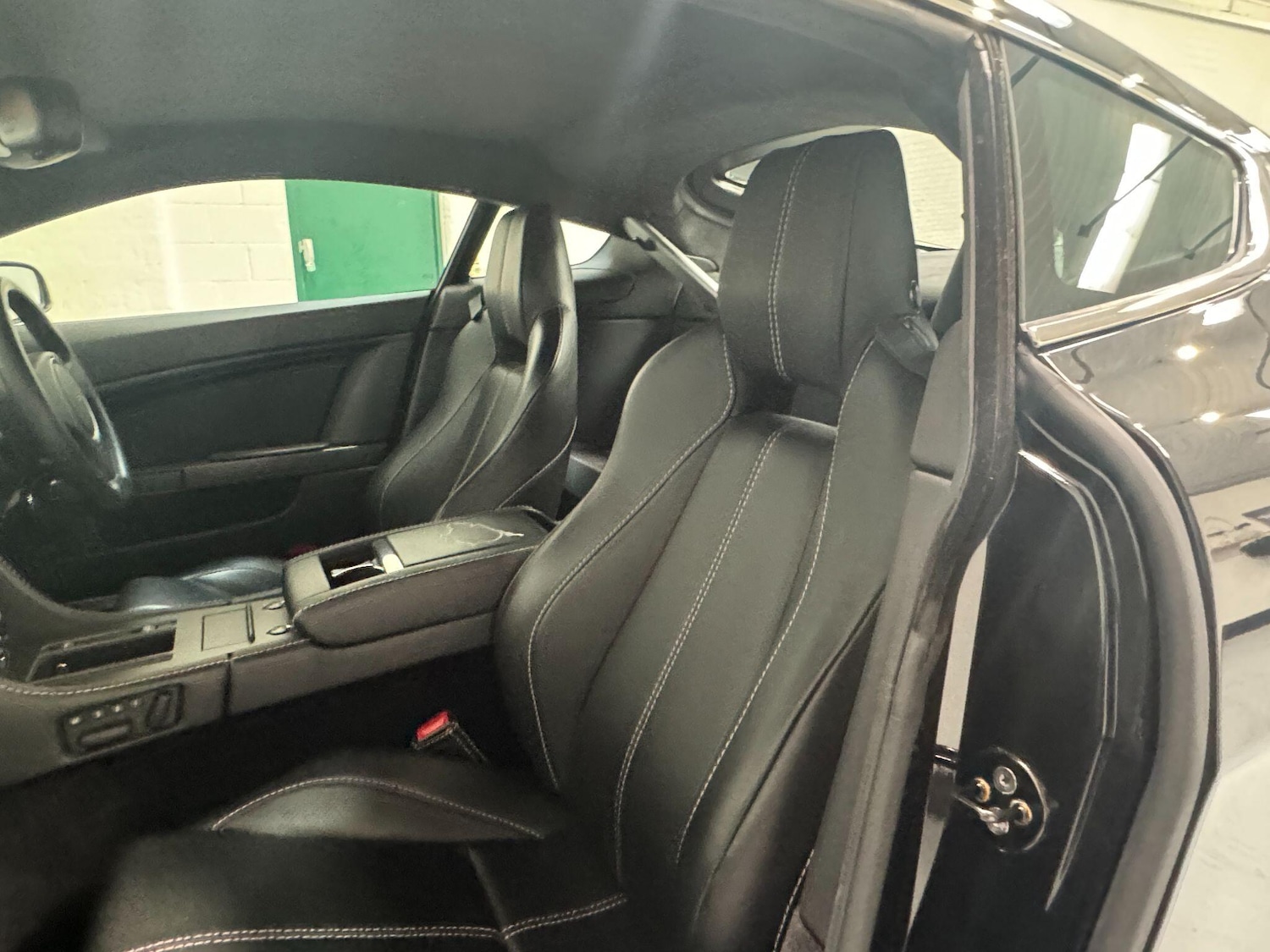 Used Aston Martin Vantage 2009 for sale - 77798992: Photo 35