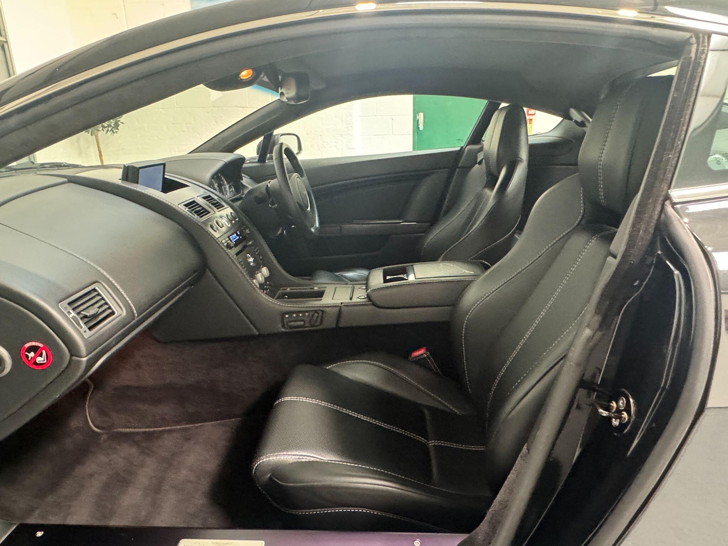 Used Aston Martin Vantage 2009 for sale - 77798992: Photo 36