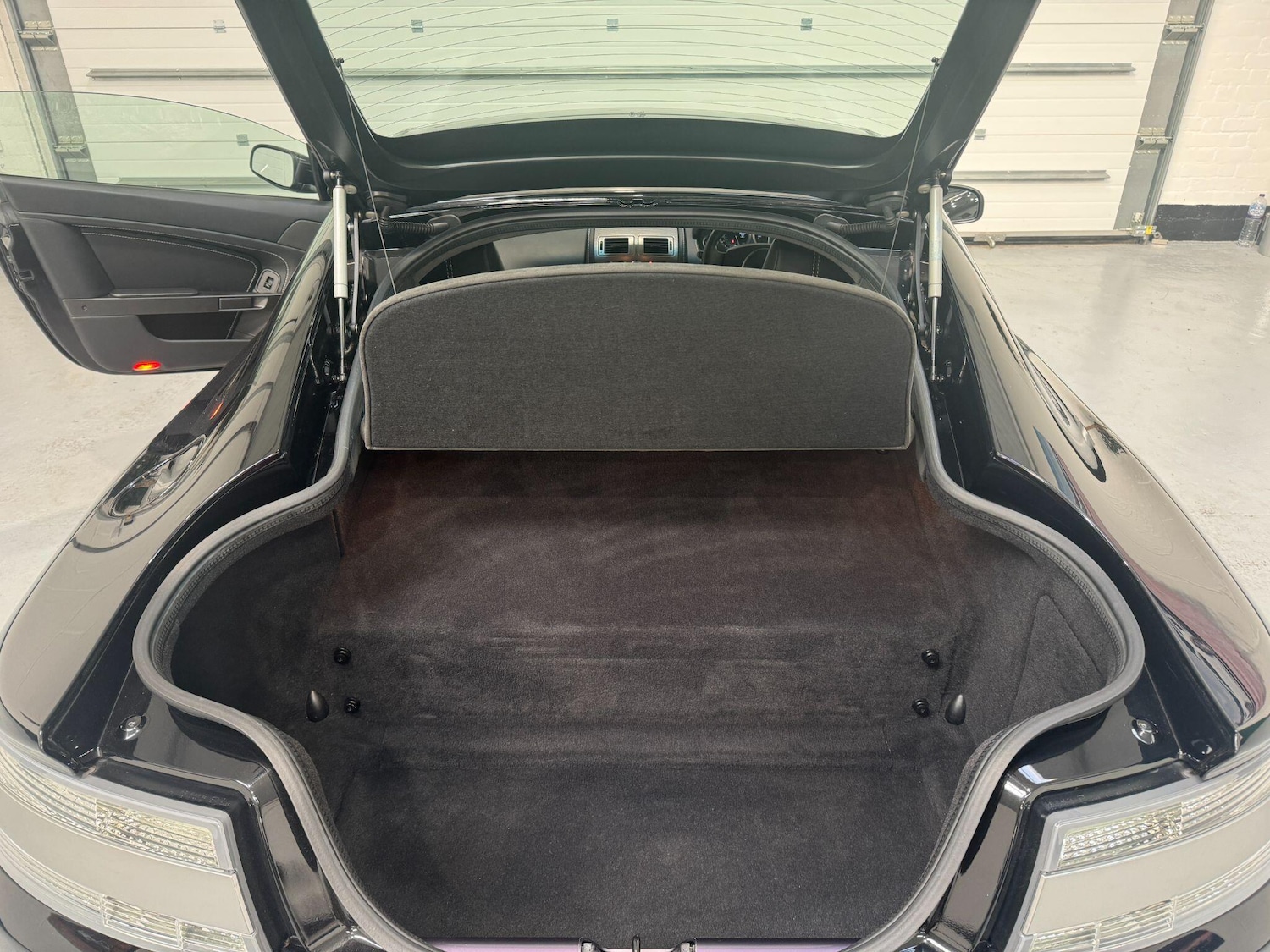 Used Aston Martin Vantage 2009 for sale - 77798992: Photo 42