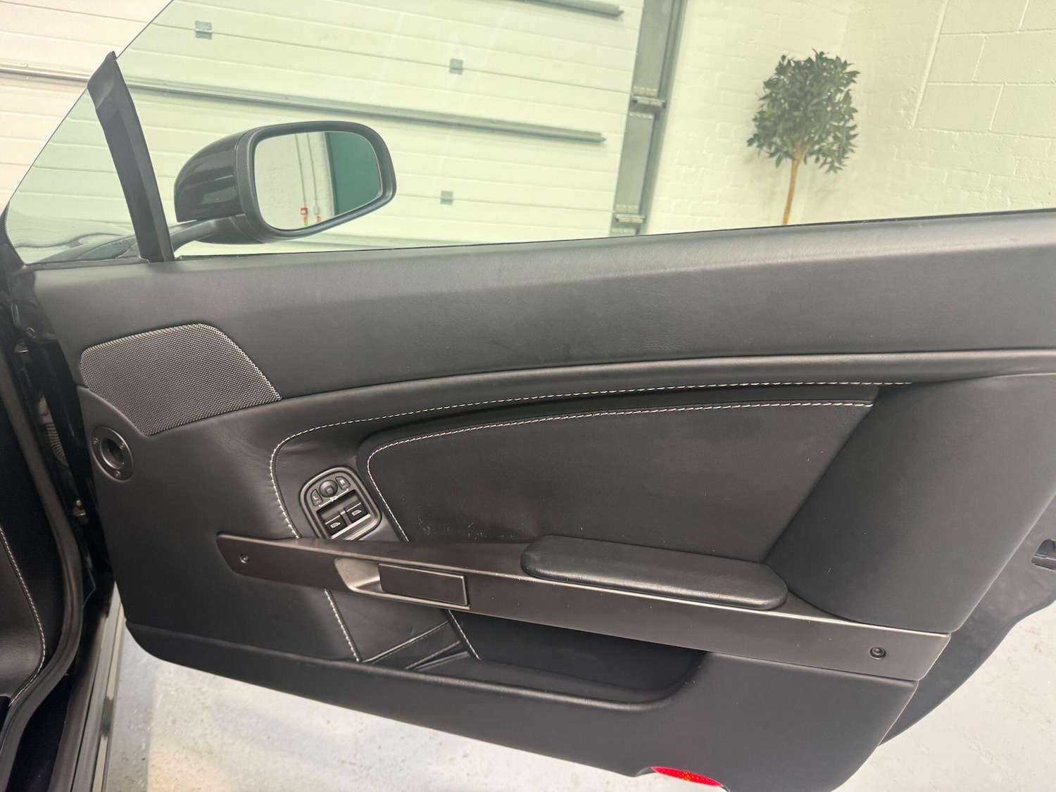 Used Aston Martin Vantage 2009 for sale - 77798992: Photo 44