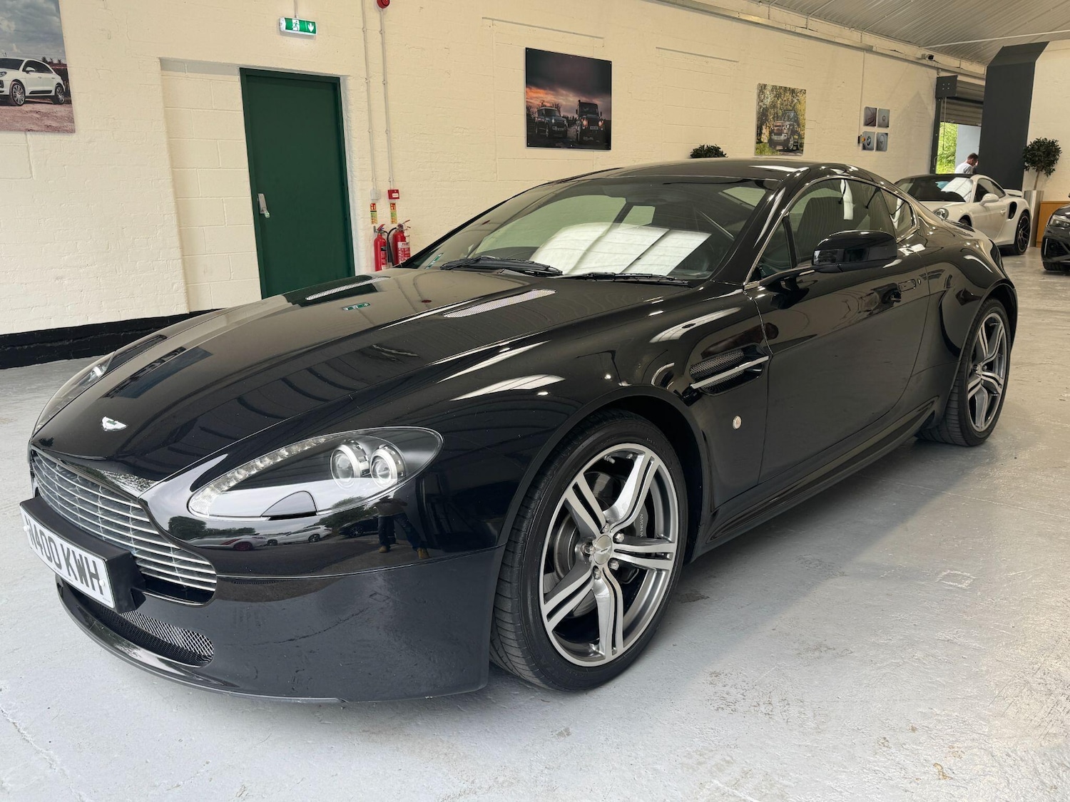 Used Aston Martin Vantage 2009 for sale - 77798992: Photo 53