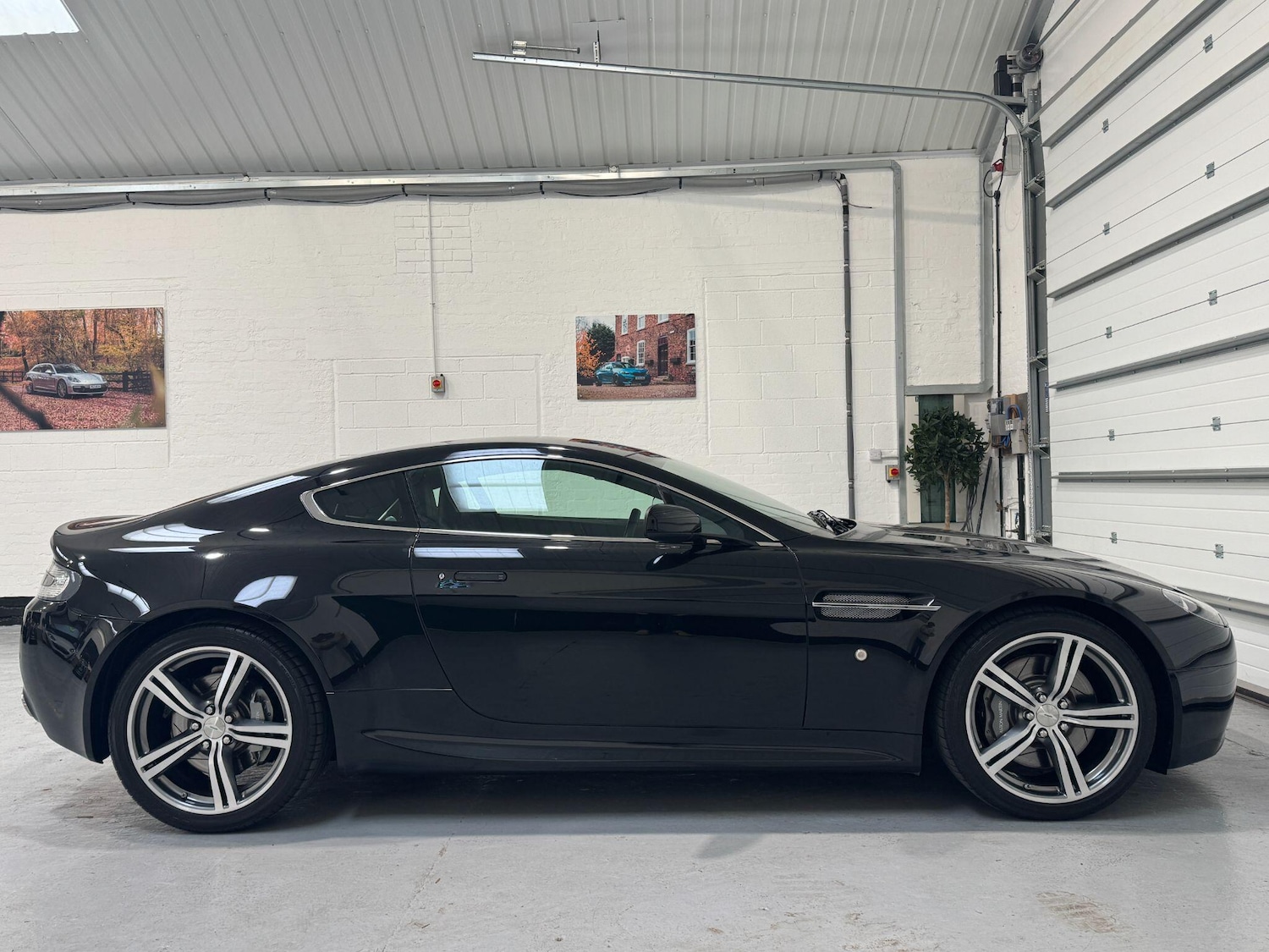 Used Aston Martin Vantage 2009 for sale - 77798992: Photo 8