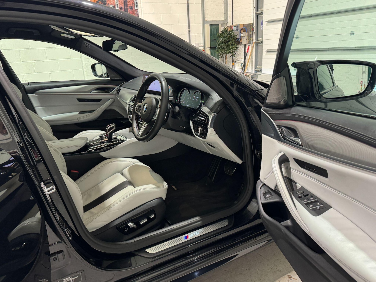 Used BMW M5 for sale - 77015808: Photo 64