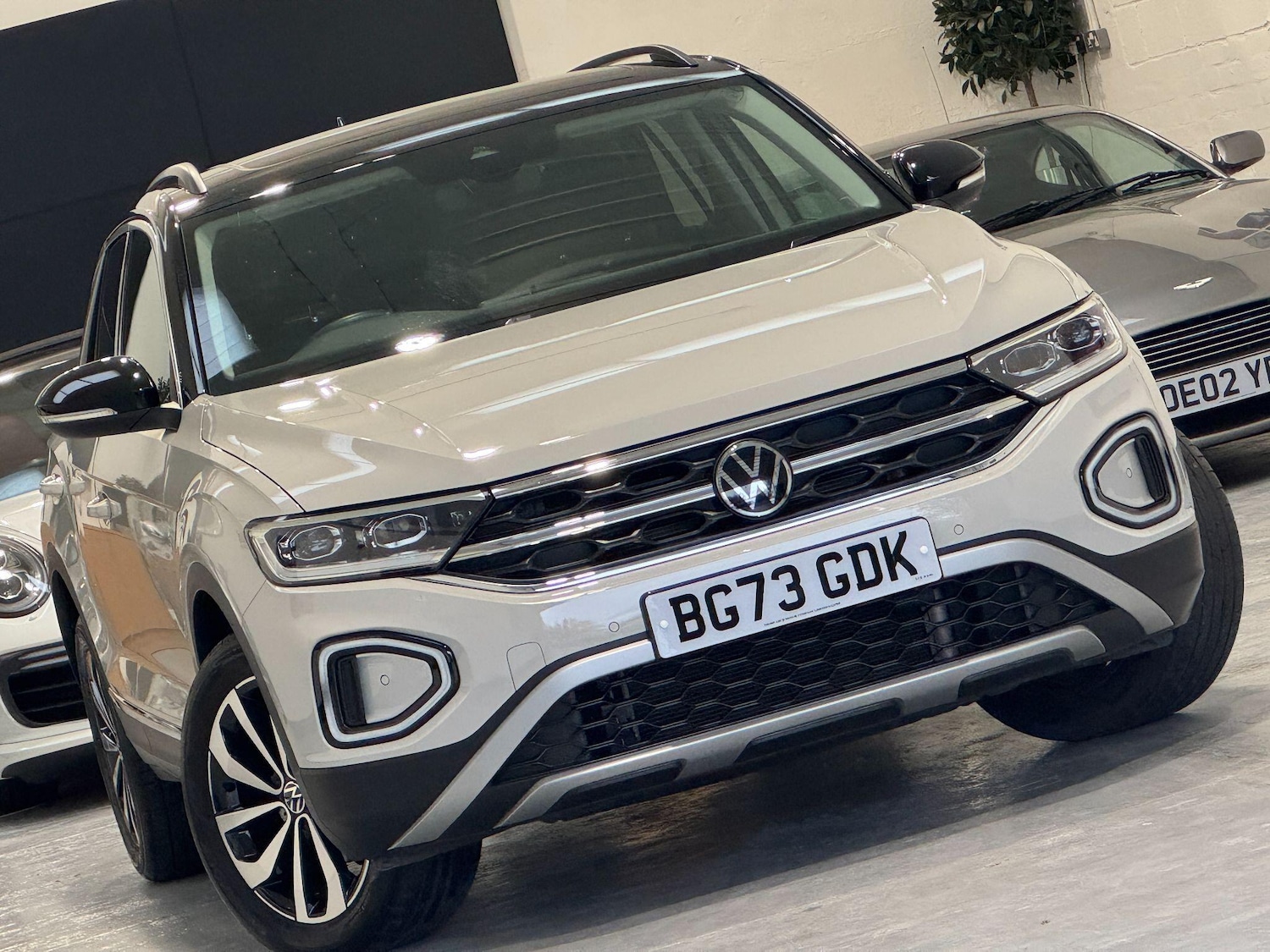 Used Volkswagen T-Roc 2023 for sale - 76484869: Photo 1