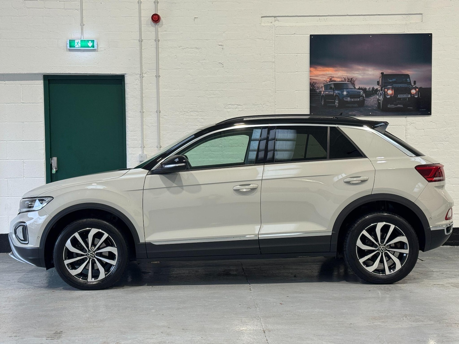 Used Volkswagen T-Roc 2023 for sale - 76484869: Photo 10