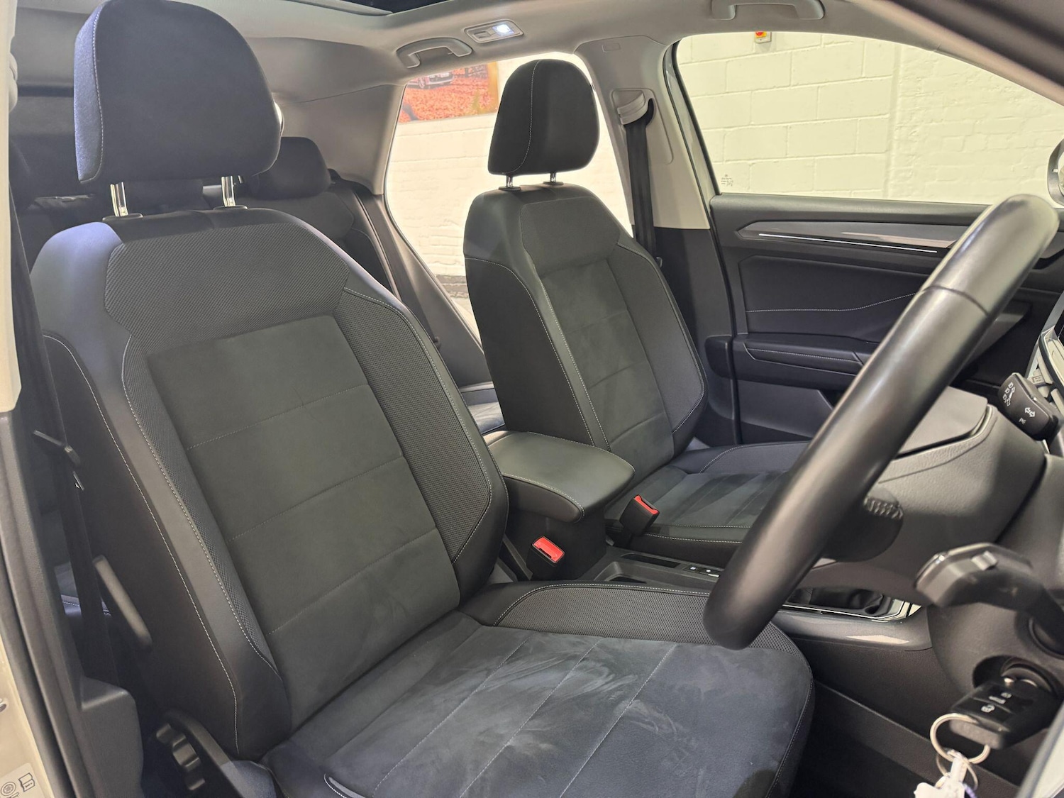 Used Volkswagen T-Roc 2023 for sale - 76484869: Photo 17