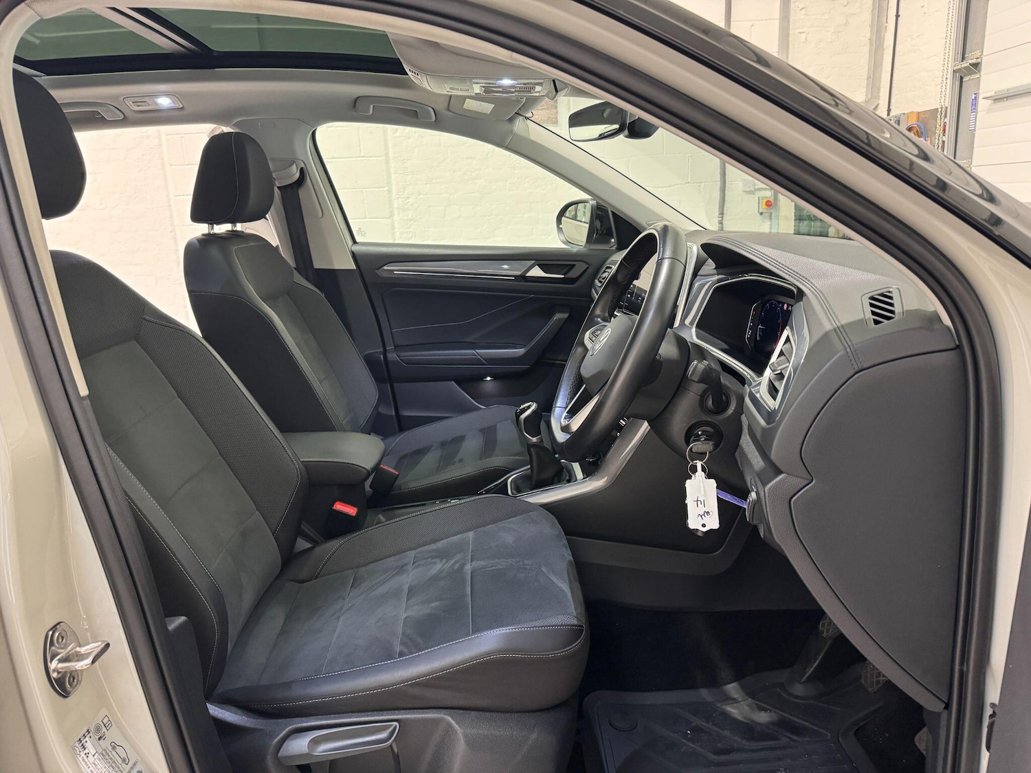 Used Volkswagen T-Roc 2023 for sale - 76484869: Photo 18