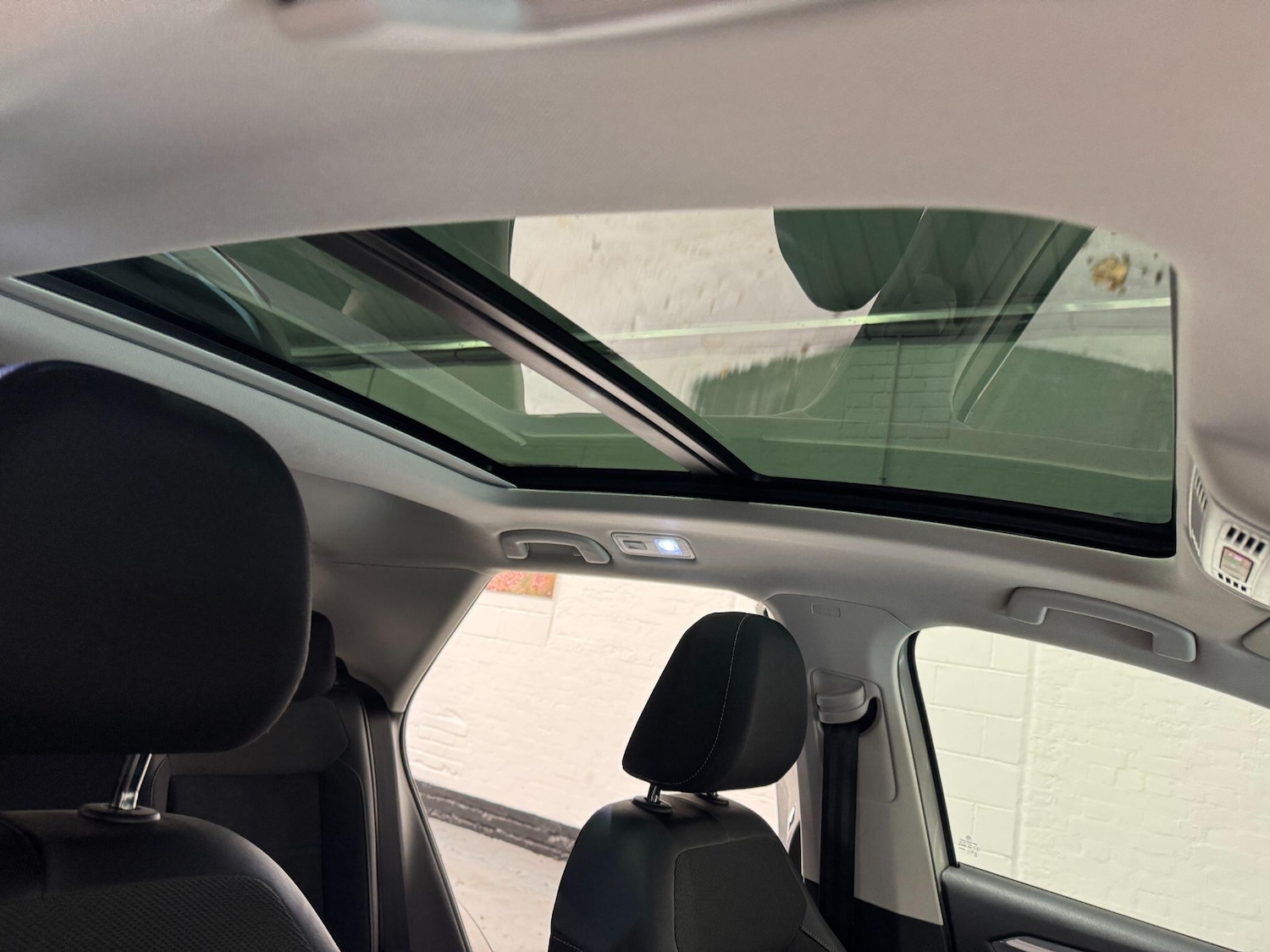 Used Volkswagen T-Roc 2023 for sale - 76484869: Photo 19