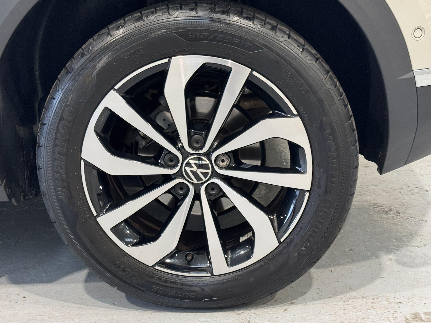 Used Volkswagen T-Roc 2023 for sale - 76484869: Photo 23