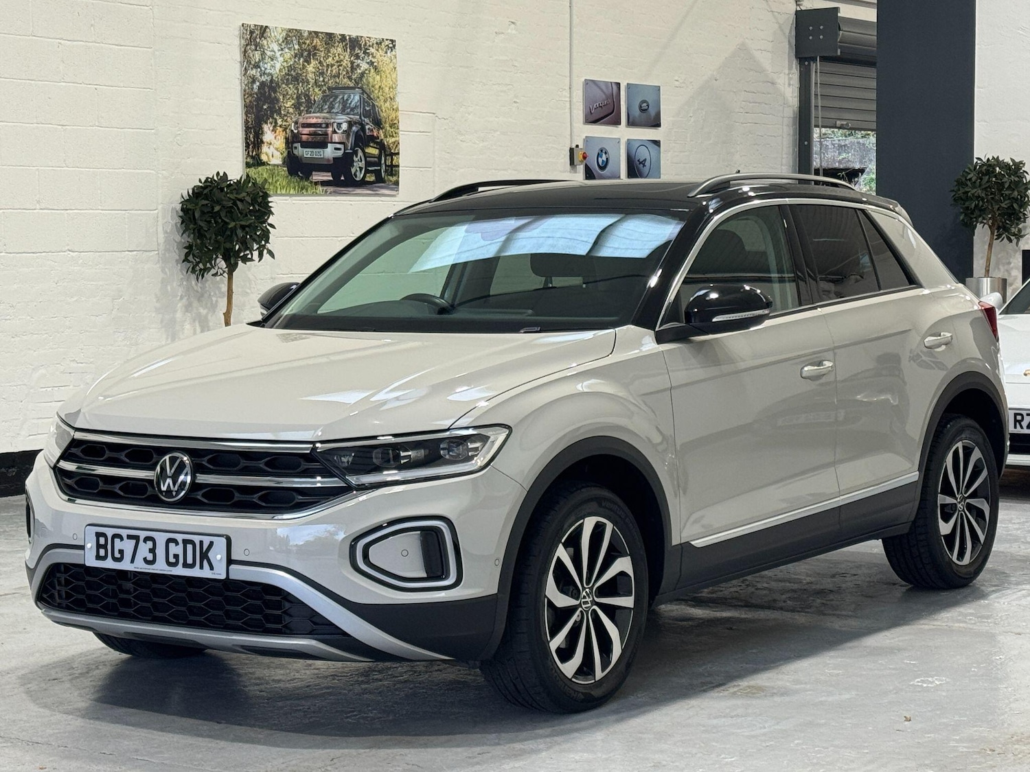 Used Volkswagen T-Roc 2023 for sale - 76484869: Photo 3