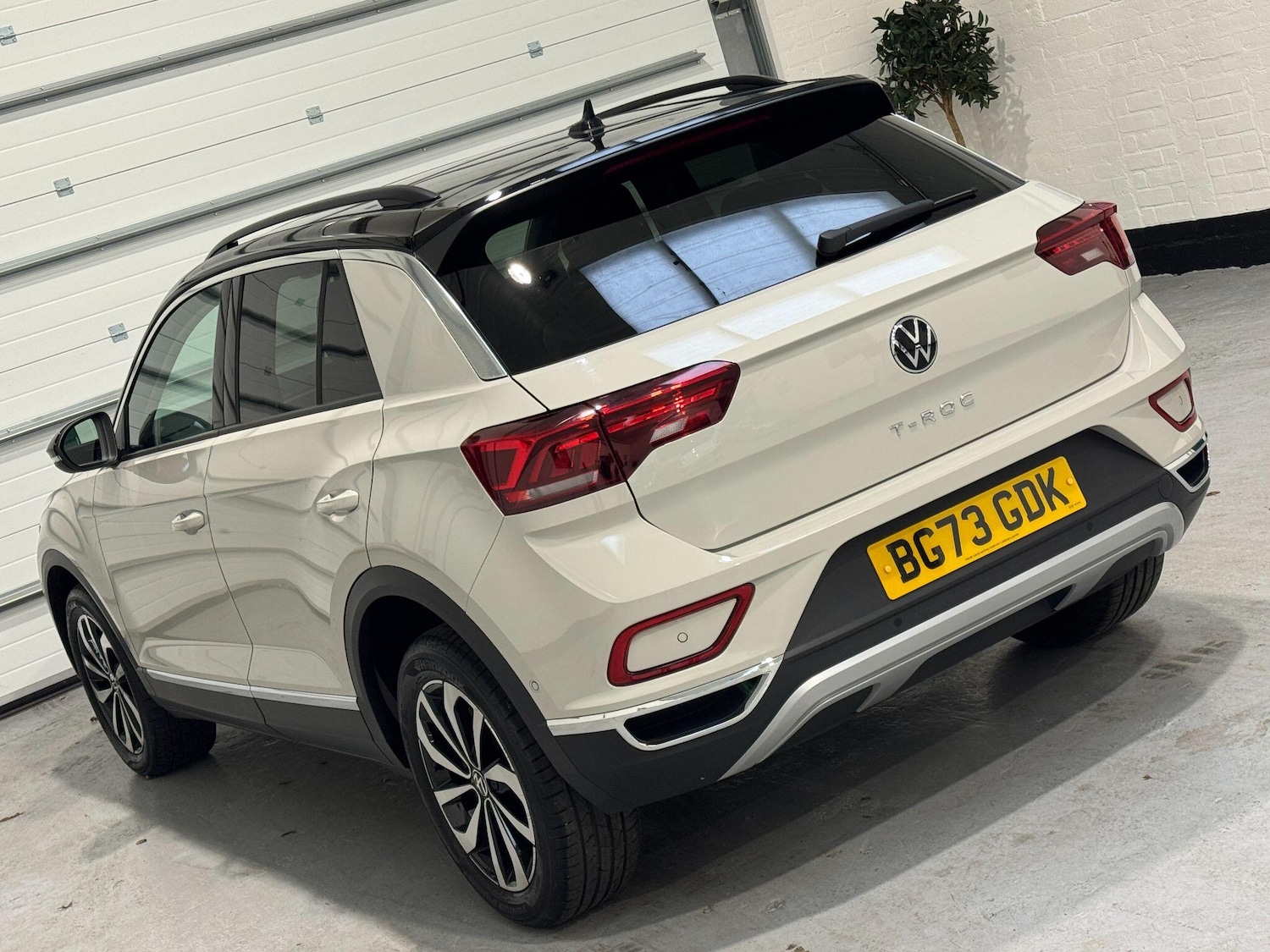 Used Volkswagen T-Roc 2023 for sale - 76484869: Photo 30