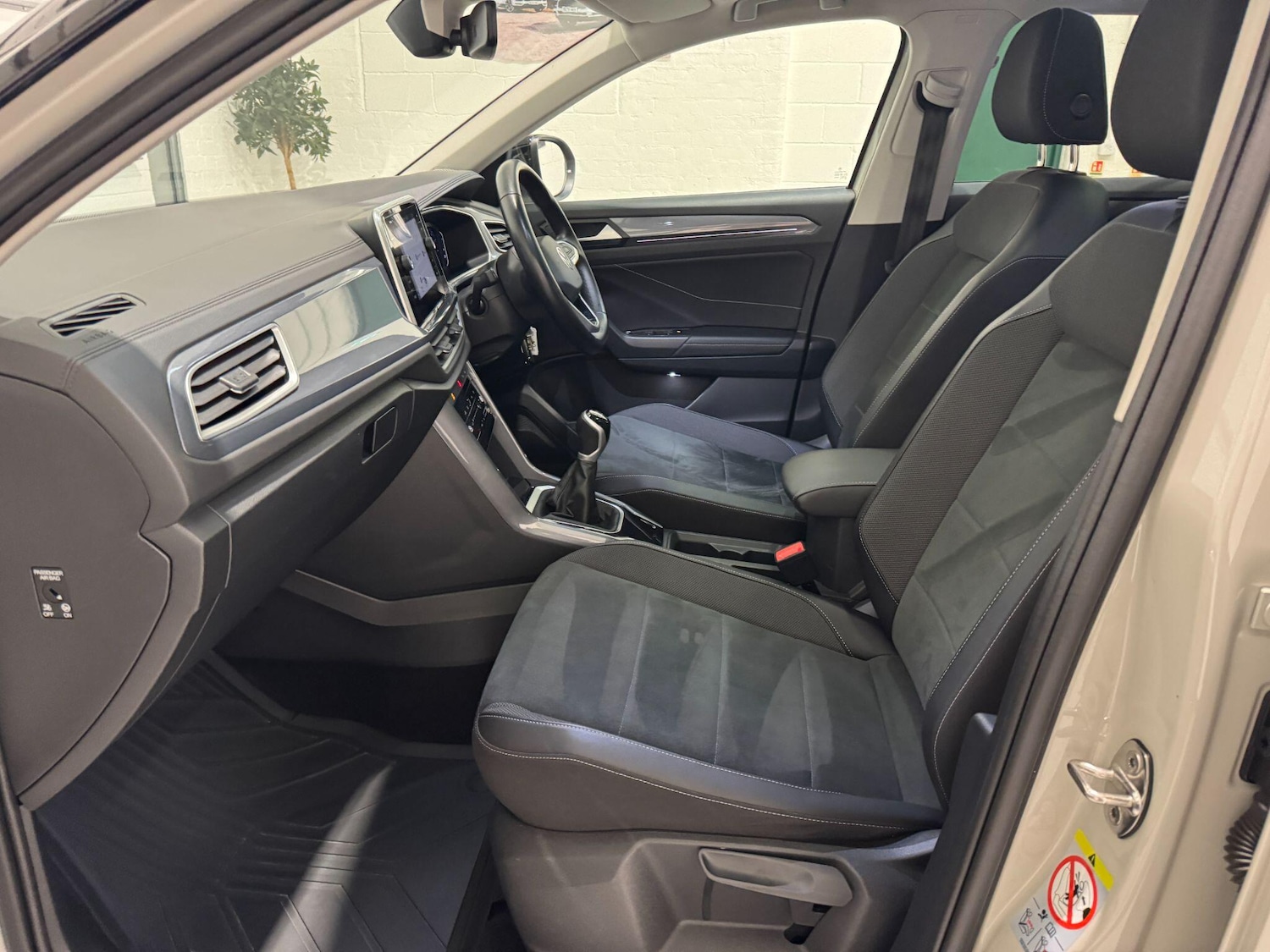 Used Volkswagen T-Roc 2023 for sale - 76484869: Photo 35