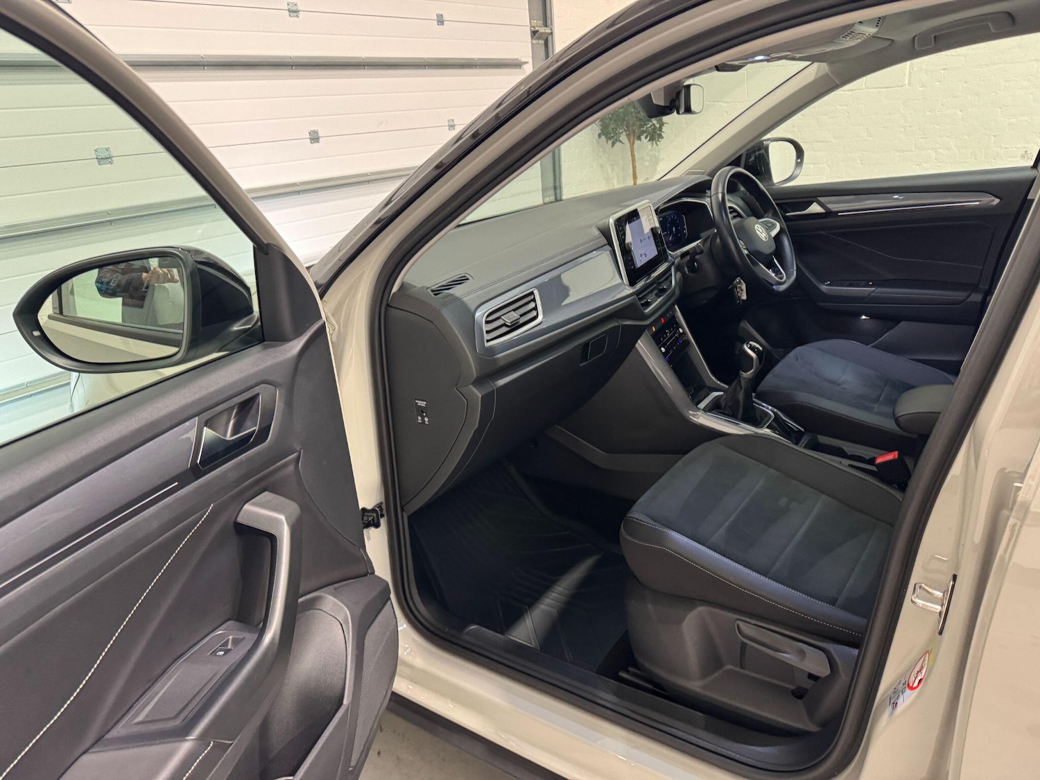 Used Volkswagen T-Roc 2023 for sale - 76484869: Photo 36