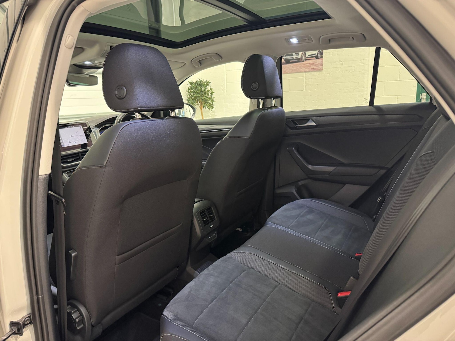 Used Volkswagen T-Roc 2023 for sale - 76484869: Photo 37