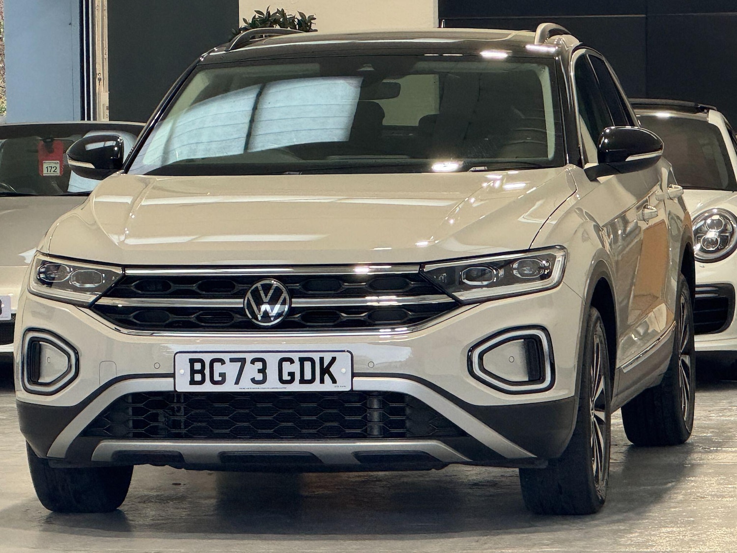 Used Volkswagen T-Roc 2023 for sale - 76484869: Photo 4