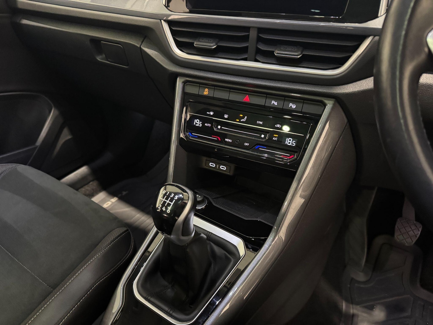 Used Volkswagen T-Roc 2023 for sale - 76484869: Photo 40