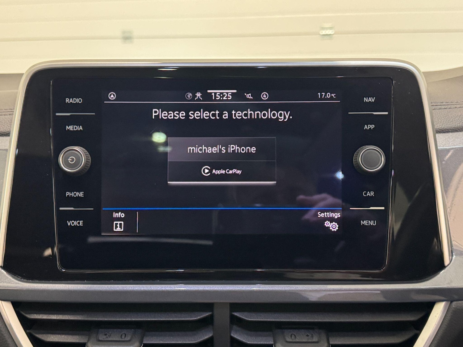 Used Volkswagen T-Roc 2023 for sale - 76484869: Photo 45