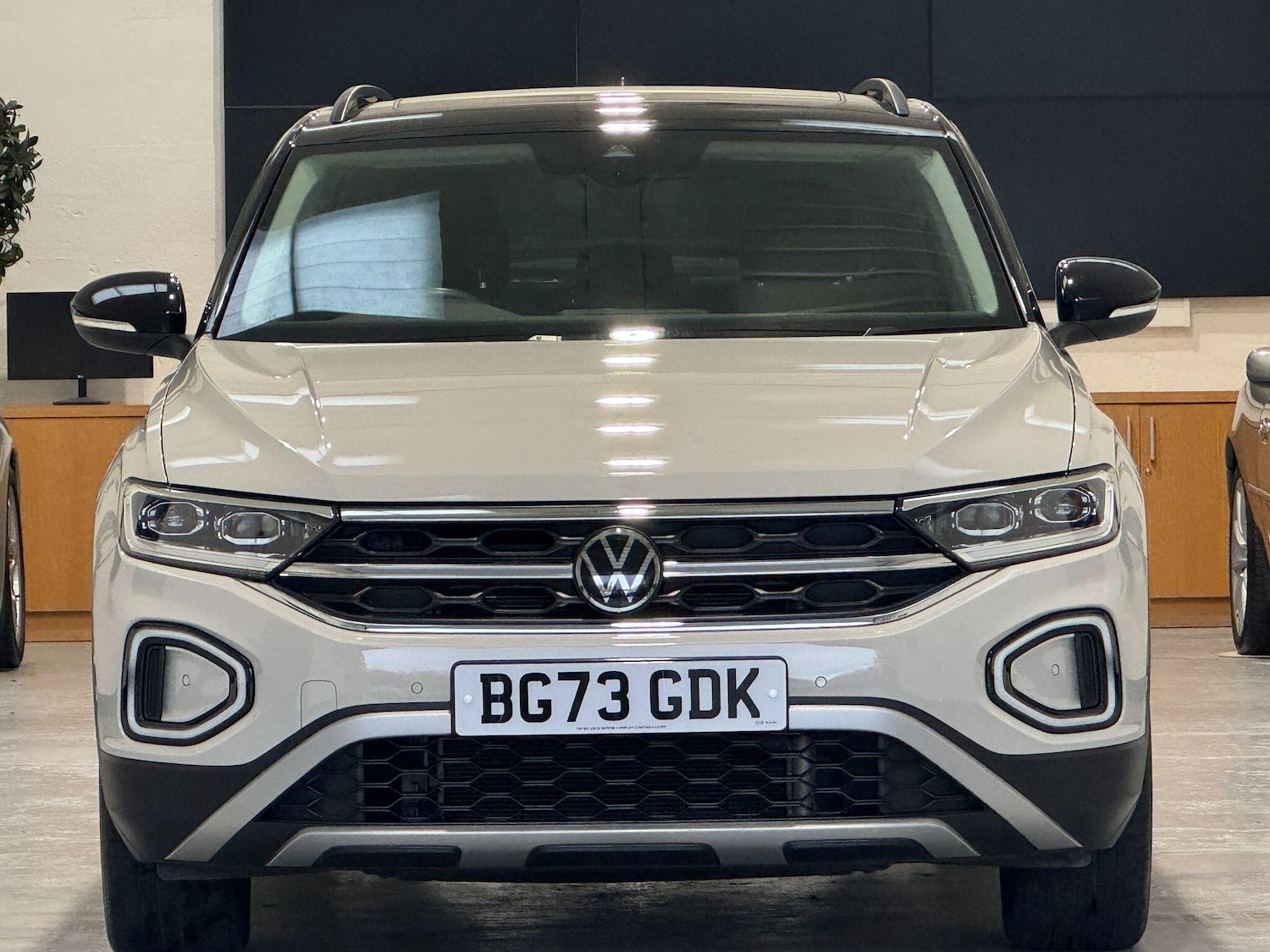 Used Volkswagen T-Roc 2023 for sale - 76484869: Photo 5