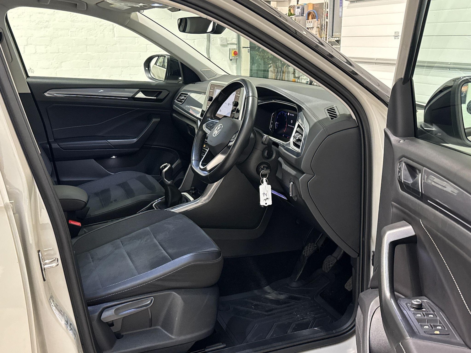 Used Volkswagen T-Roc 2023 for sale - 76484869: Photo 53