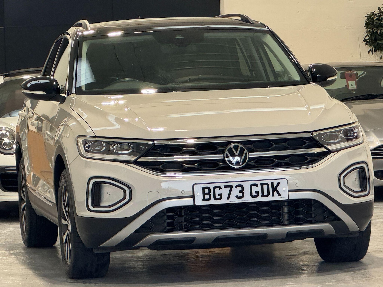 Used Volkswagen T-Roc 2023 for sale - 76484869: Photo 6