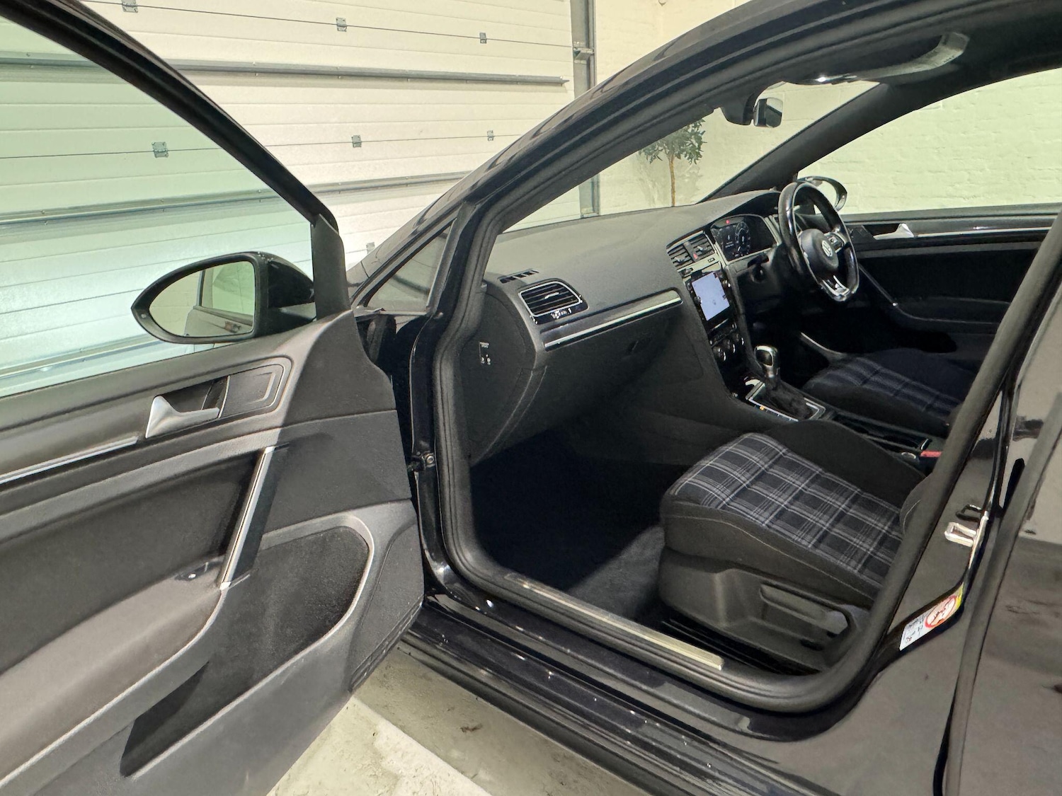 Used Volkswagen Golf 2018 for sale - 76485756: Photo 48