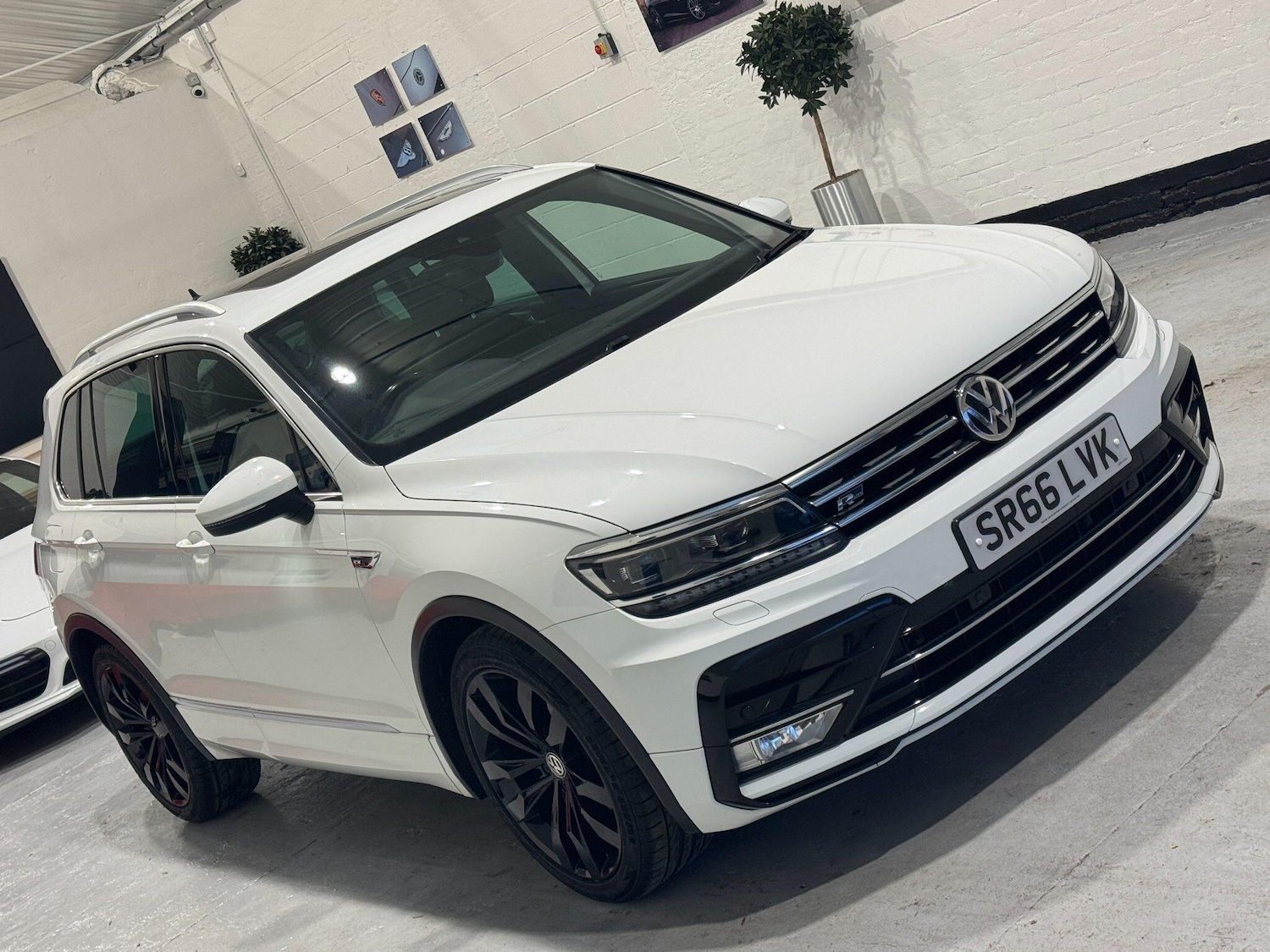 Used Volkswagen Tiguan 2016 for sale - 76658919: Photo 4