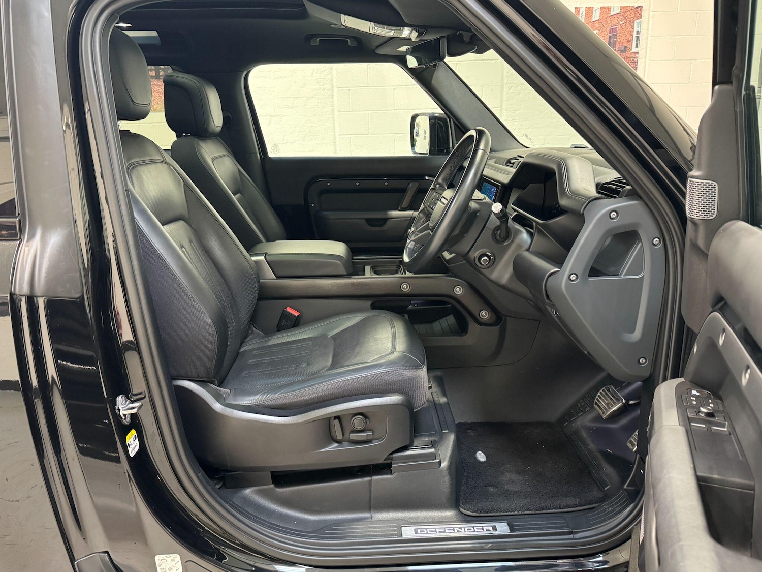 Used Land Rover Defender 2021 for sale - 77612589: Photo 18