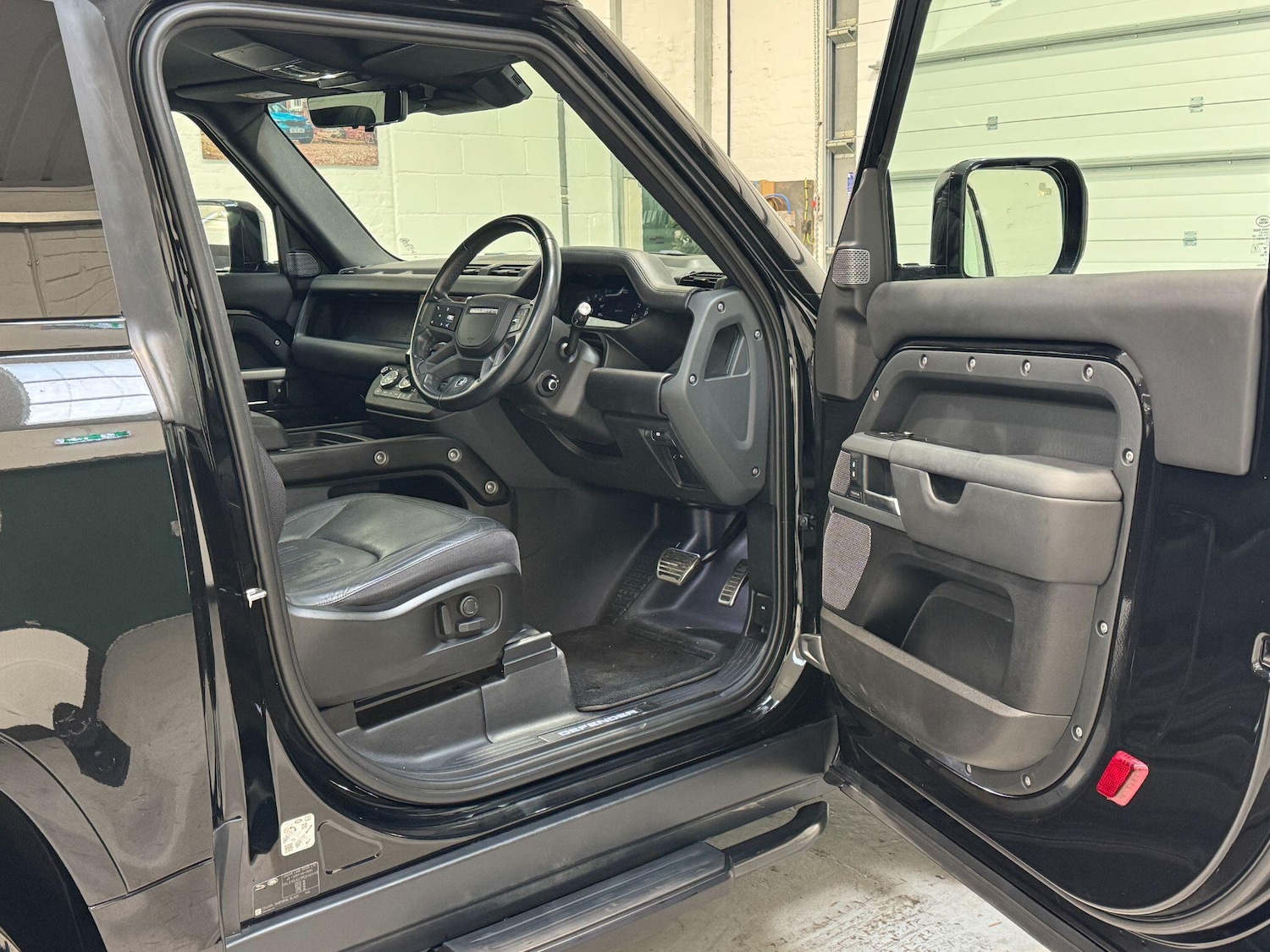 Used Land Rover Defender 2021 for sale - 77612589: Photo 19