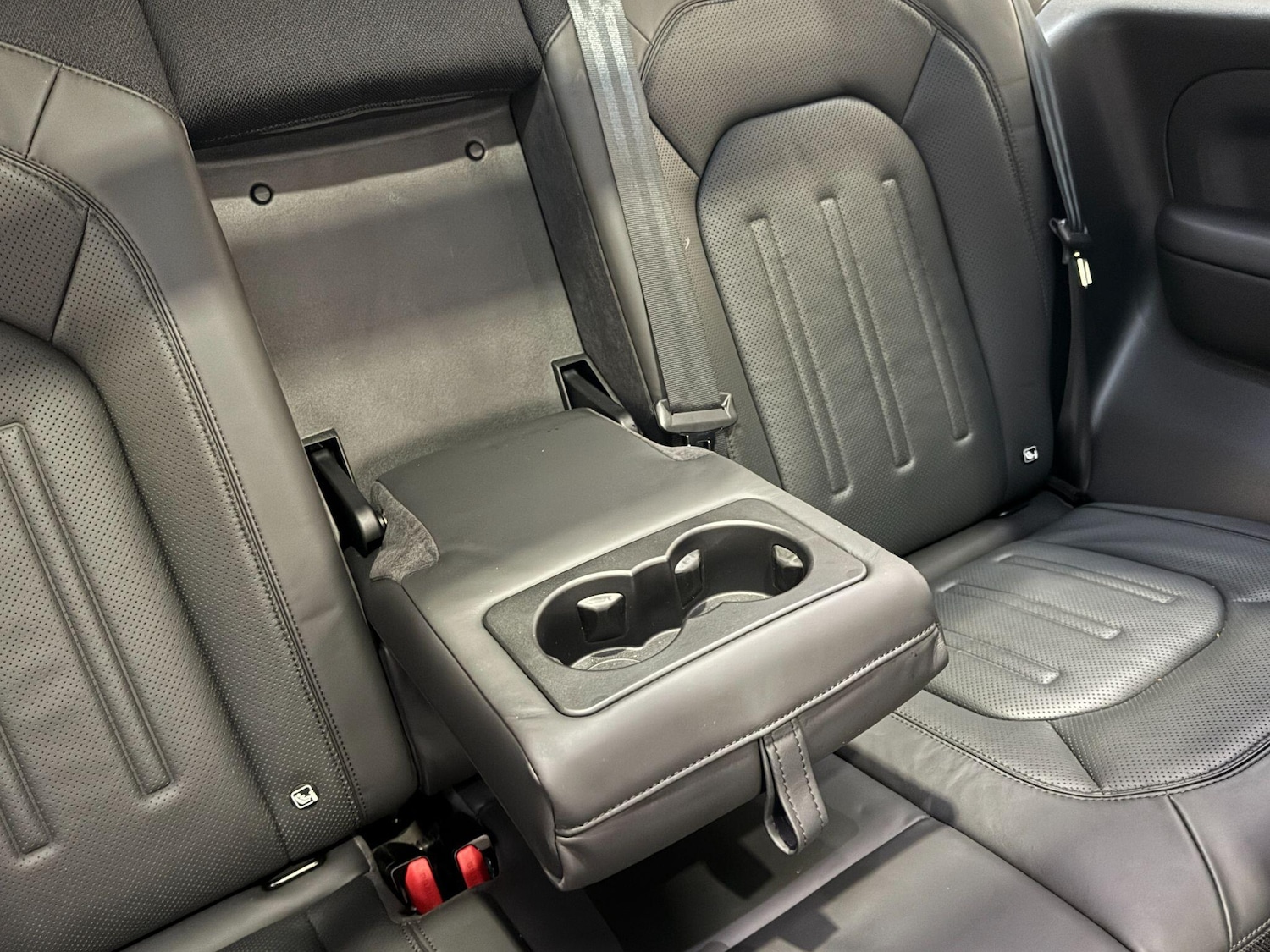 Used Land Rover Defender 2021 for sale - 77612589: Photo 23