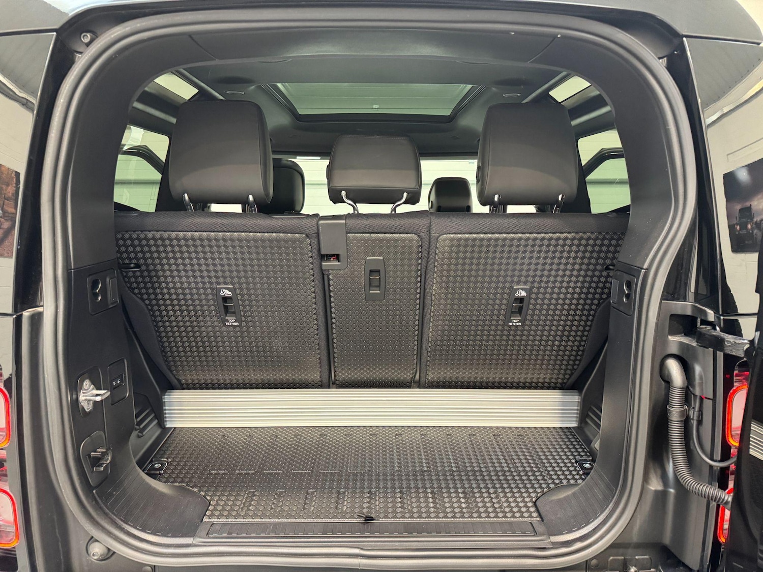 Used Land Rover Defender 2021 for sale - 77612589: Photo 46