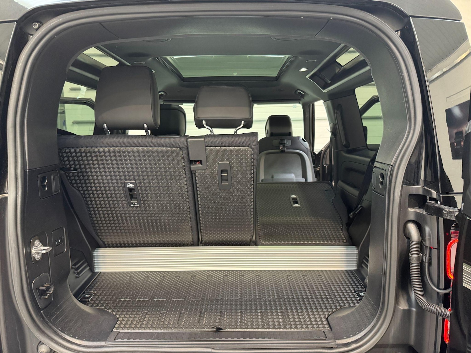 Used Land Rover Defender 2021 for sale - 77612589: Photo 47