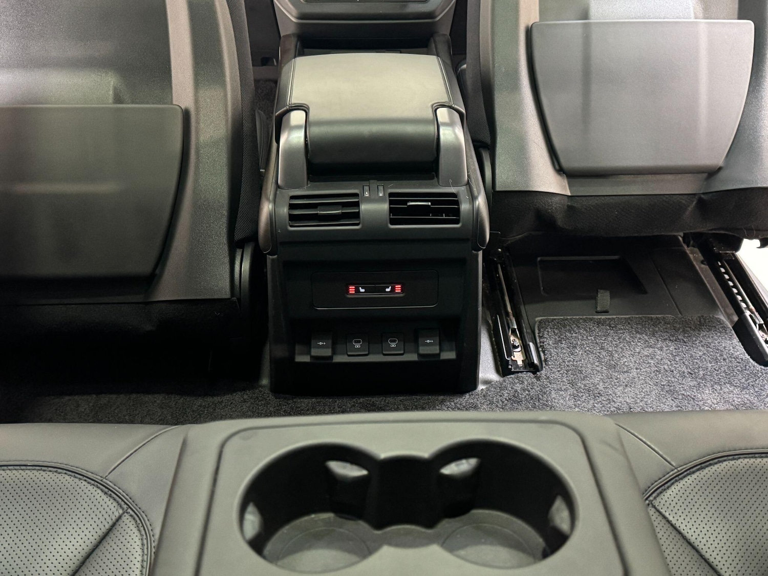 Used Land Rover Defender 2021 for sale - 77612589: Photo 90