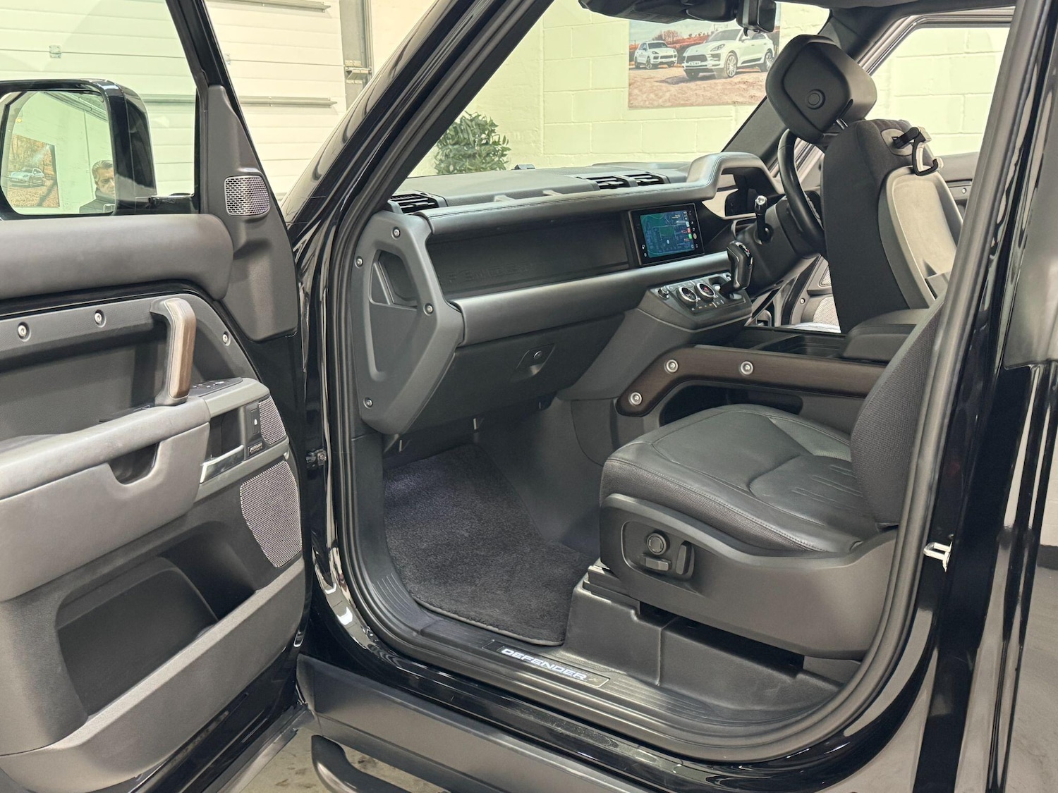 Used Land Rover Defender 2021 for sale - 77612589: Photo 91