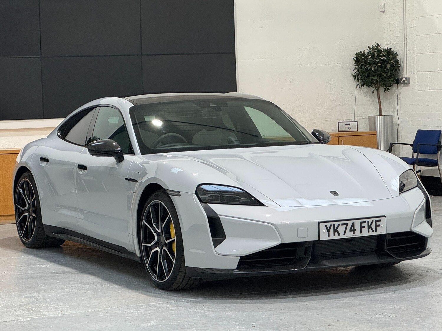 Used Porsche Taycan 2024 for sale - 77852761: Photo 7