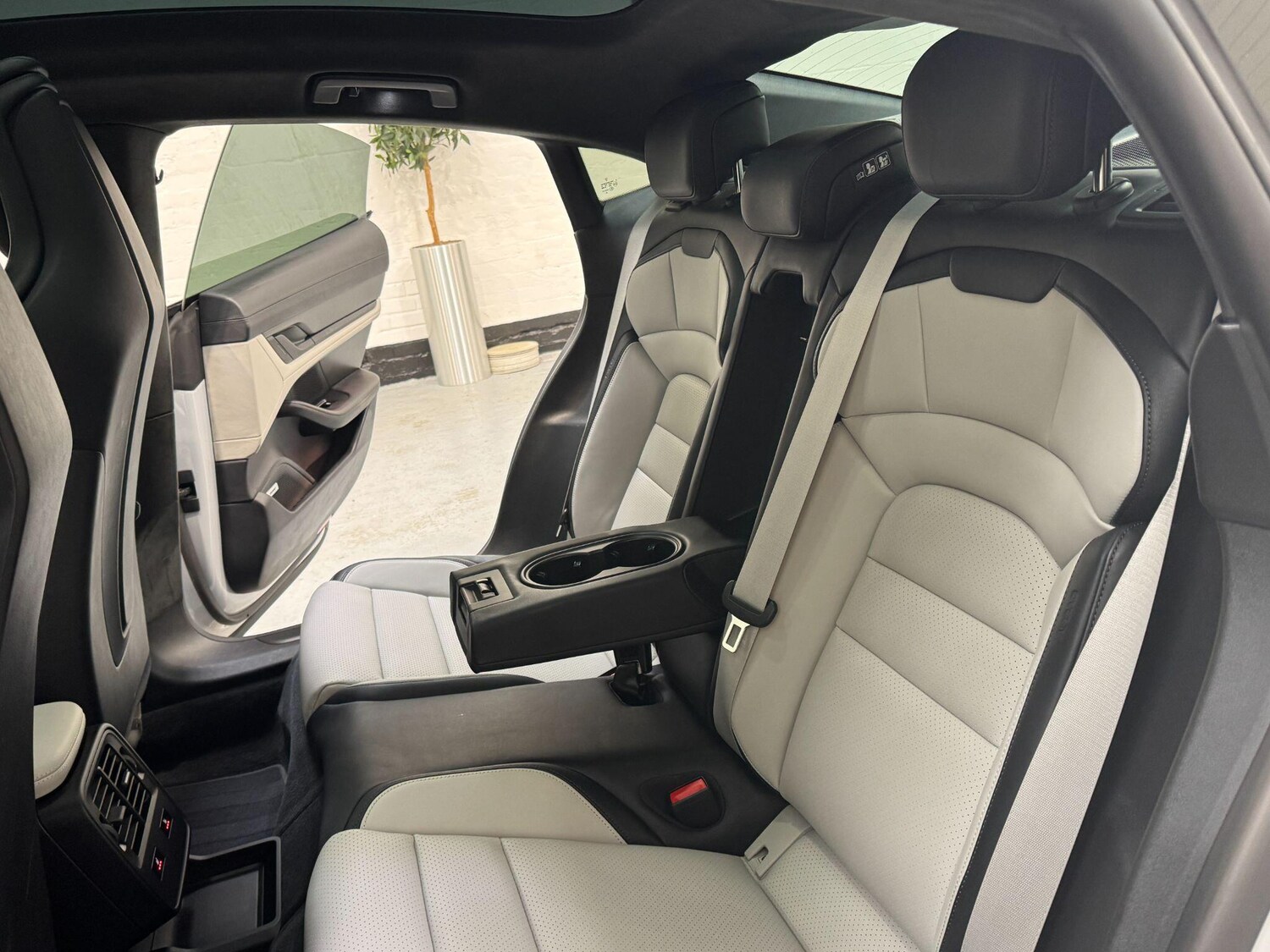 Used Porsche Taycan 2024 for sale - 77852761: Photo 74