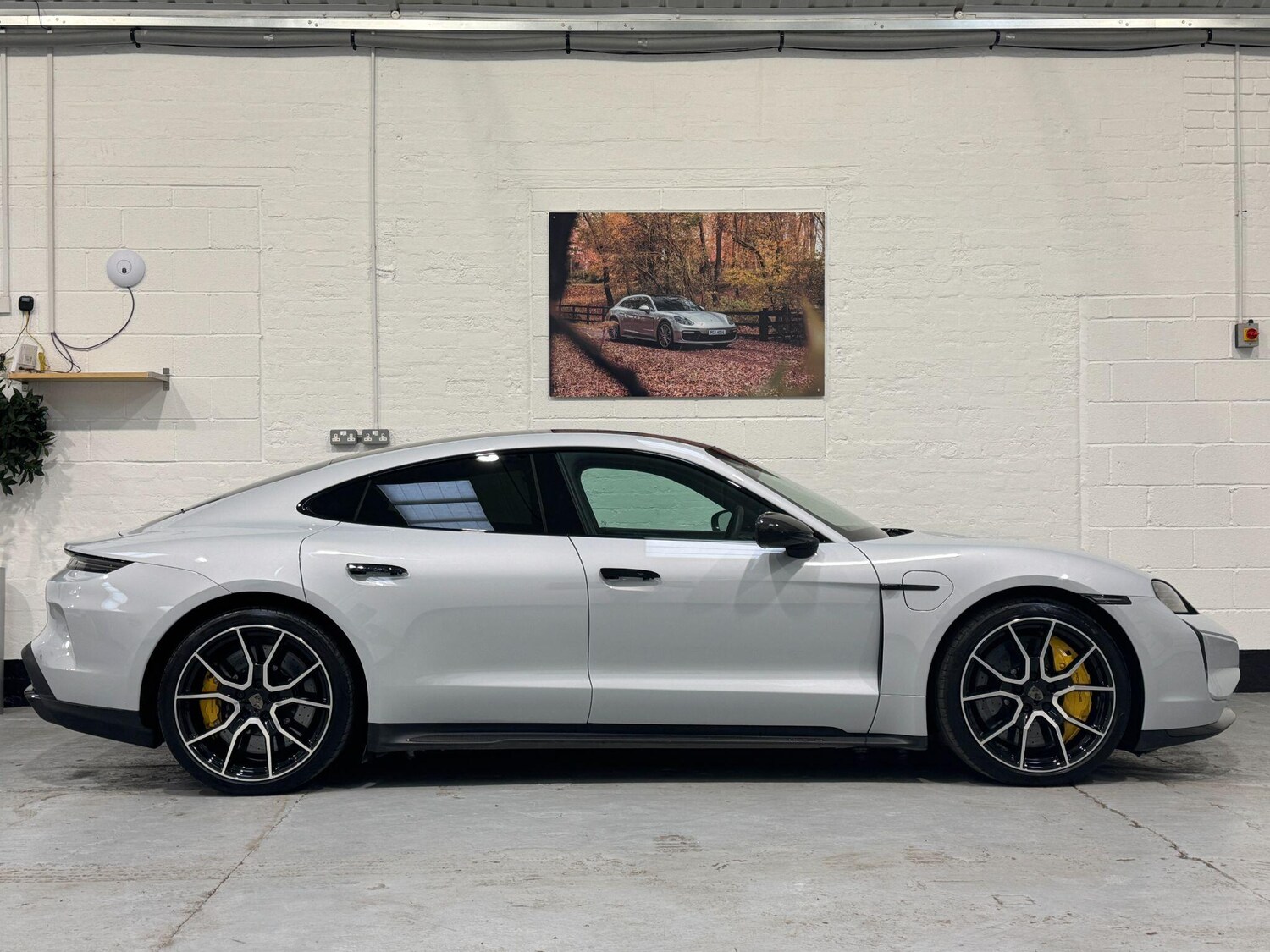 Used Porsche Taycan 2024 for sale - 77852761: Photo 8