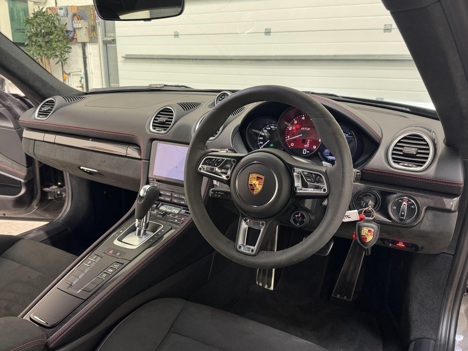 Used Porsche Cayman 2023 for sale - 76965550: Photo 16