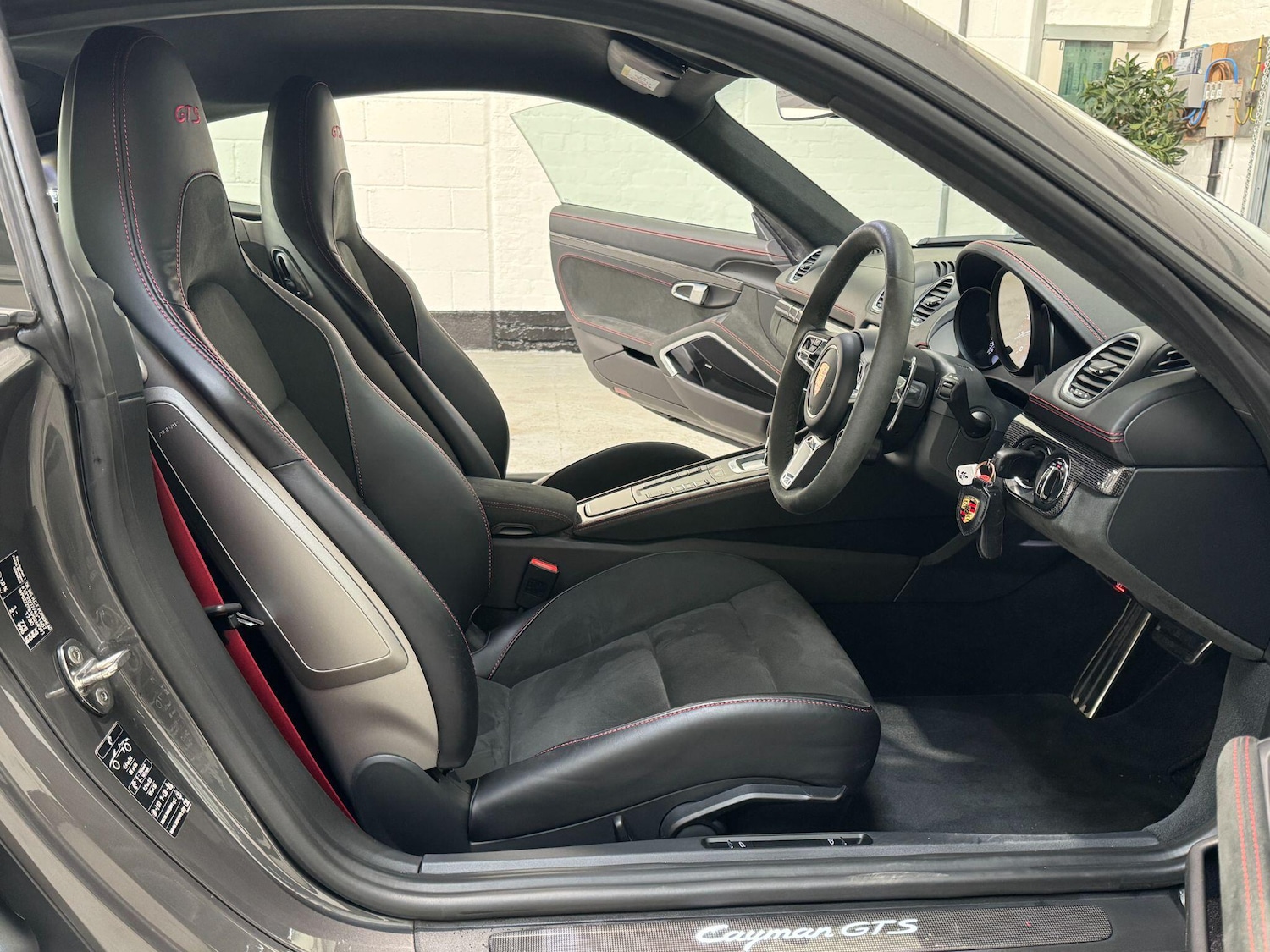 Used Porsche Cayman 2023 for sale - 76965550: Photo 18