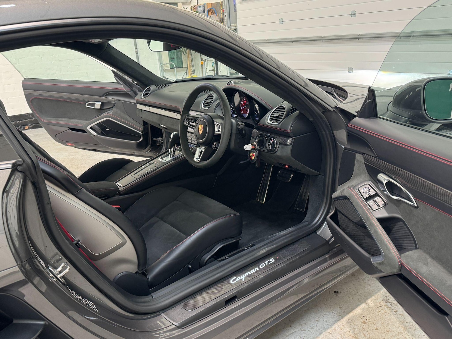 Used Porsche Cayman 2023 for sale - 76965550: Photo 19