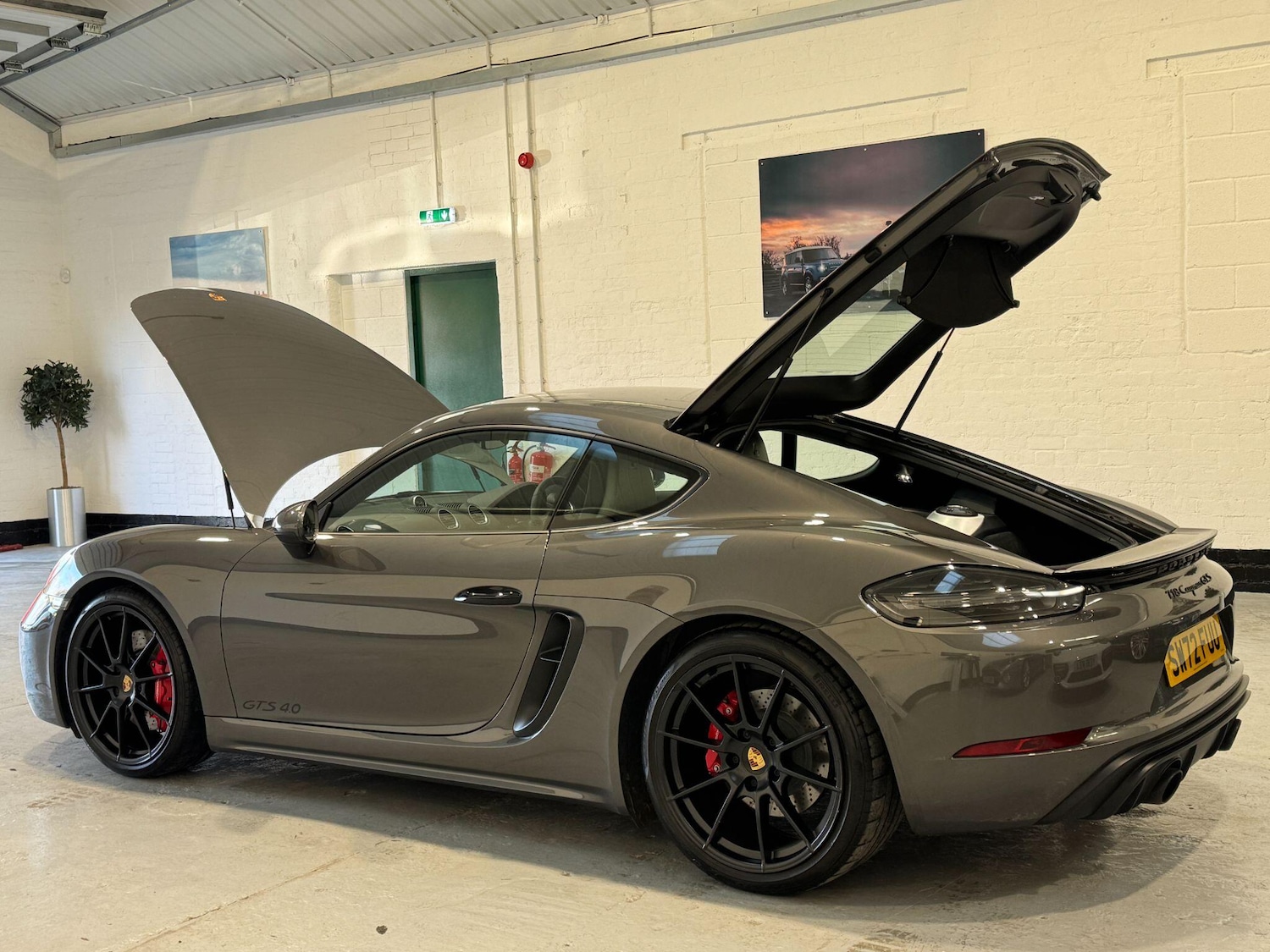 Used Porsche Cayman 2023 for sale - 76965550: Photo 47