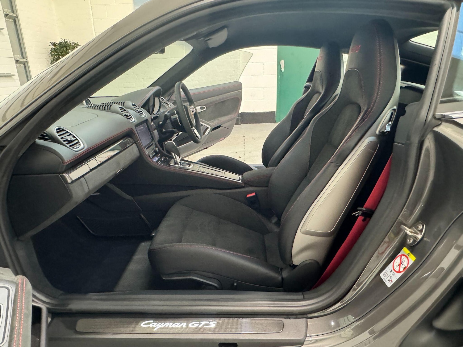 Used Porsche Cayman 2023 for sale - 76965550: Photo 73